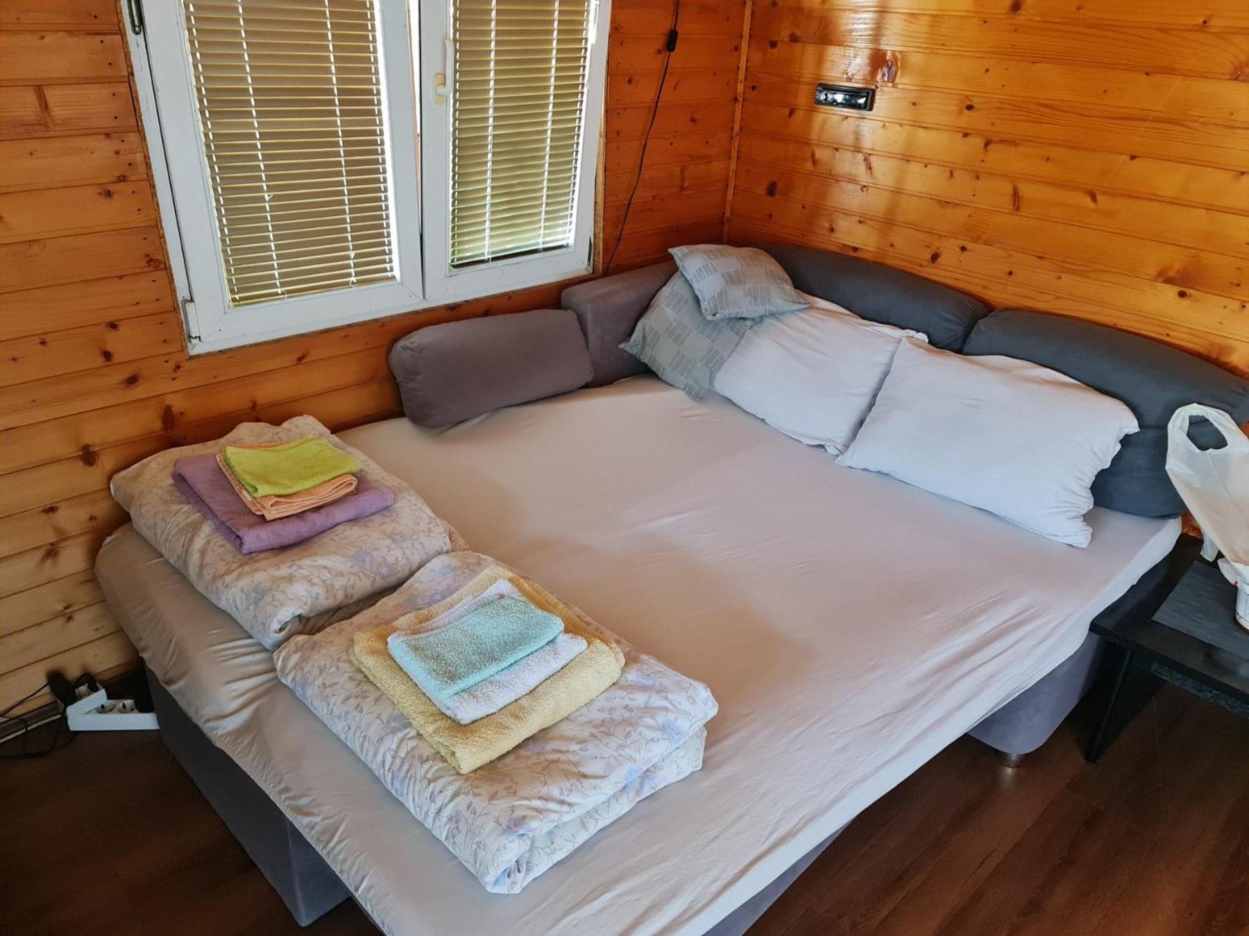 Villa Kuca I Splav Na Reci Savi Belgrado Camera foto